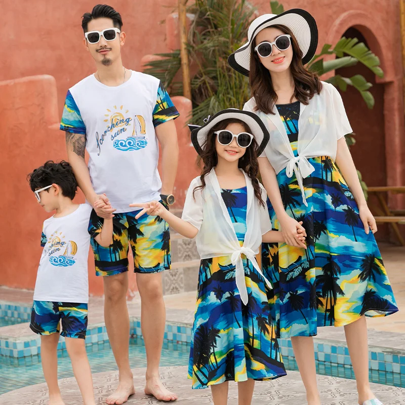 

Couples Matching Outfits Family Clothes Brothers Sisters Summer Clothes for Holiday Floral Print Mom Daughter Look Dress Summer