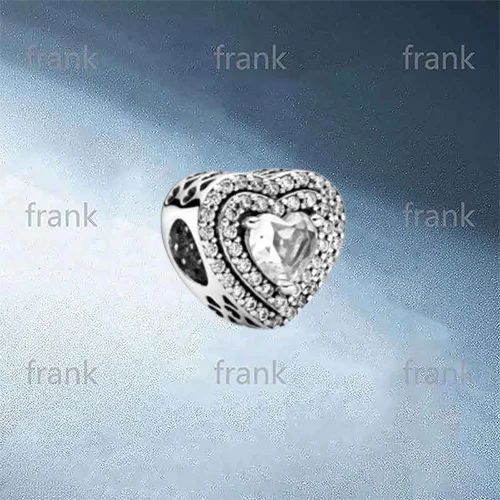 

799218C01 Sparkling Levelled Hearts Charm
