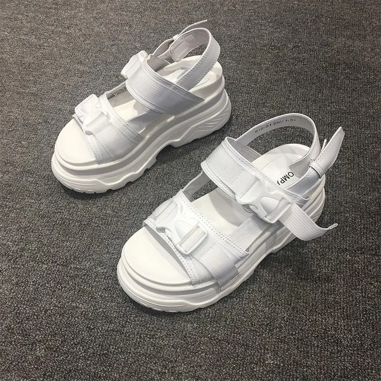 

Сандалии женские на толстой подошве, Водонепроницаемые босоножки в стиле ретро, на платформе, с пряжкой, Размеры 35-42