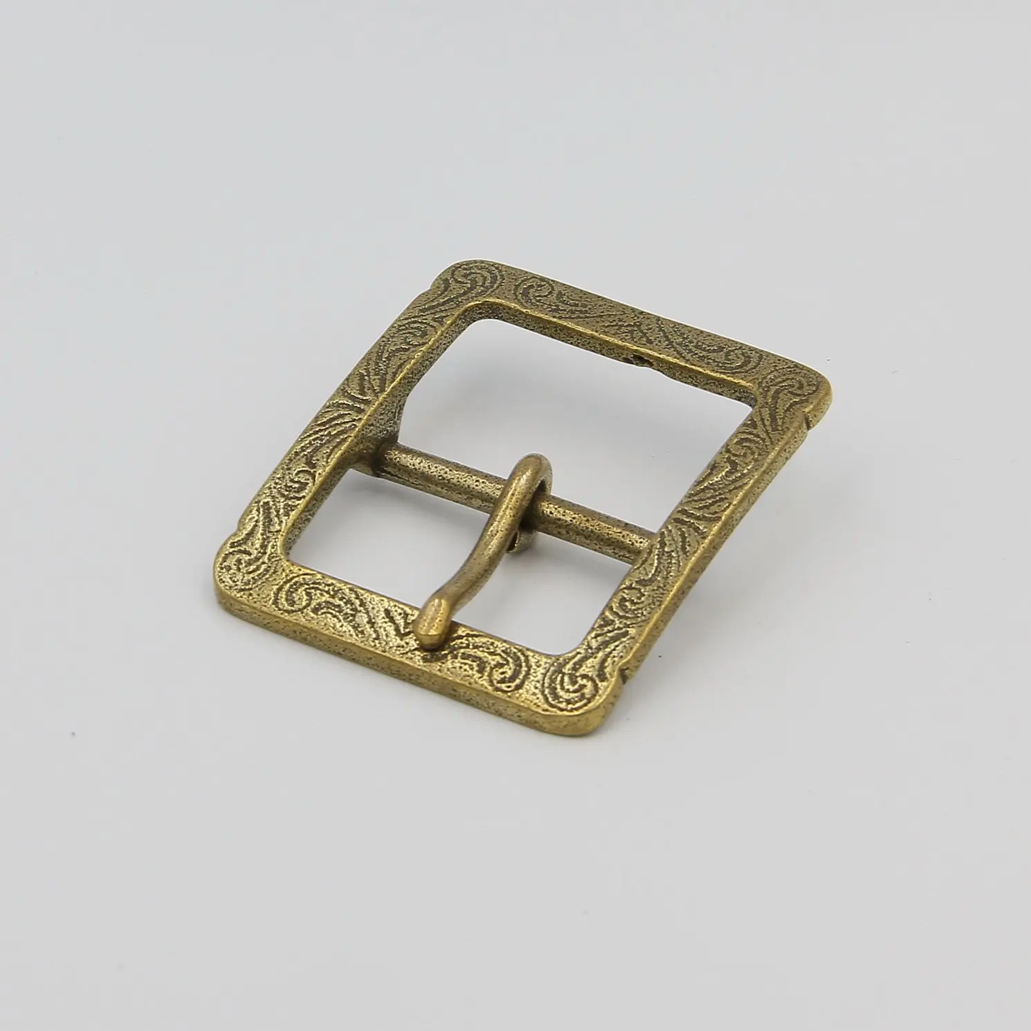 Винтажный кожаный ремень с бронзовой пряжкой Пасхальной гравировкой в стиле
