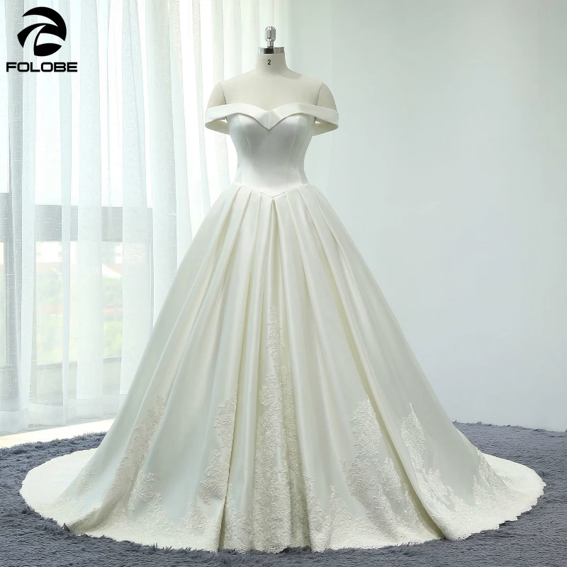 

Женское атласное свадебное платье без бретелек, длинное ТРАПЕЦИЕВИДНОЕ ПЛАТЬЕ С V-образным вырезом, открытыми плечами и вышивкой, со складк...