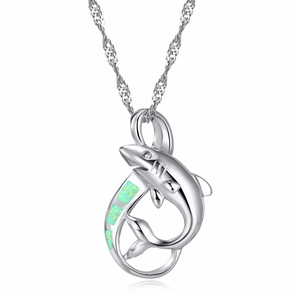 Женское ожерелье с подвеской Акула серебряного цвета голубым огненным опалом |