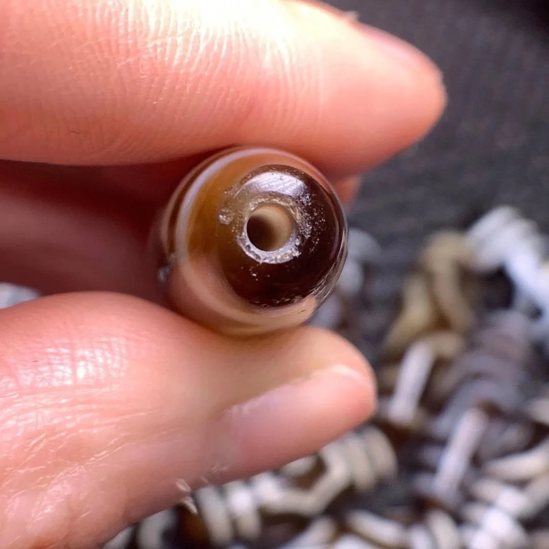 

100Pcs/Lot Wholesale Natural Agate Dzi Beads Horseshoe Pattern Tibetan Unique Jewelry DIY Materials for Men and Women Loose