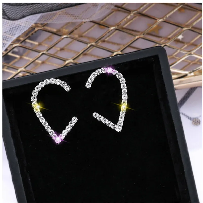 

Simple Korean fashion Small Earrings Woman Heart Rhinestone Office Career Shining Ear nail Jewellery Charm Gift