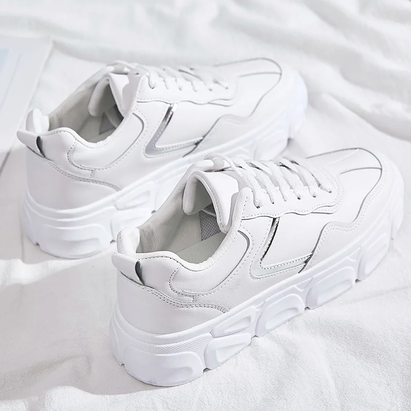 Кроссовки женские из искусственной замши повседневная обувь на платформе белые