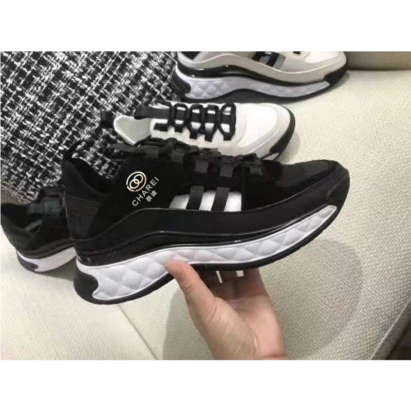 

French chare two color stitching beautiful running shoes avant-garde women's shoes latest CC letter hardware logo cowhide canvas