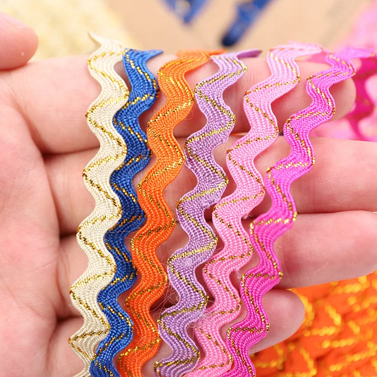 Золотая волнистая лента с кружевной отделкой 5 м 10 мм корсажная для банта декор