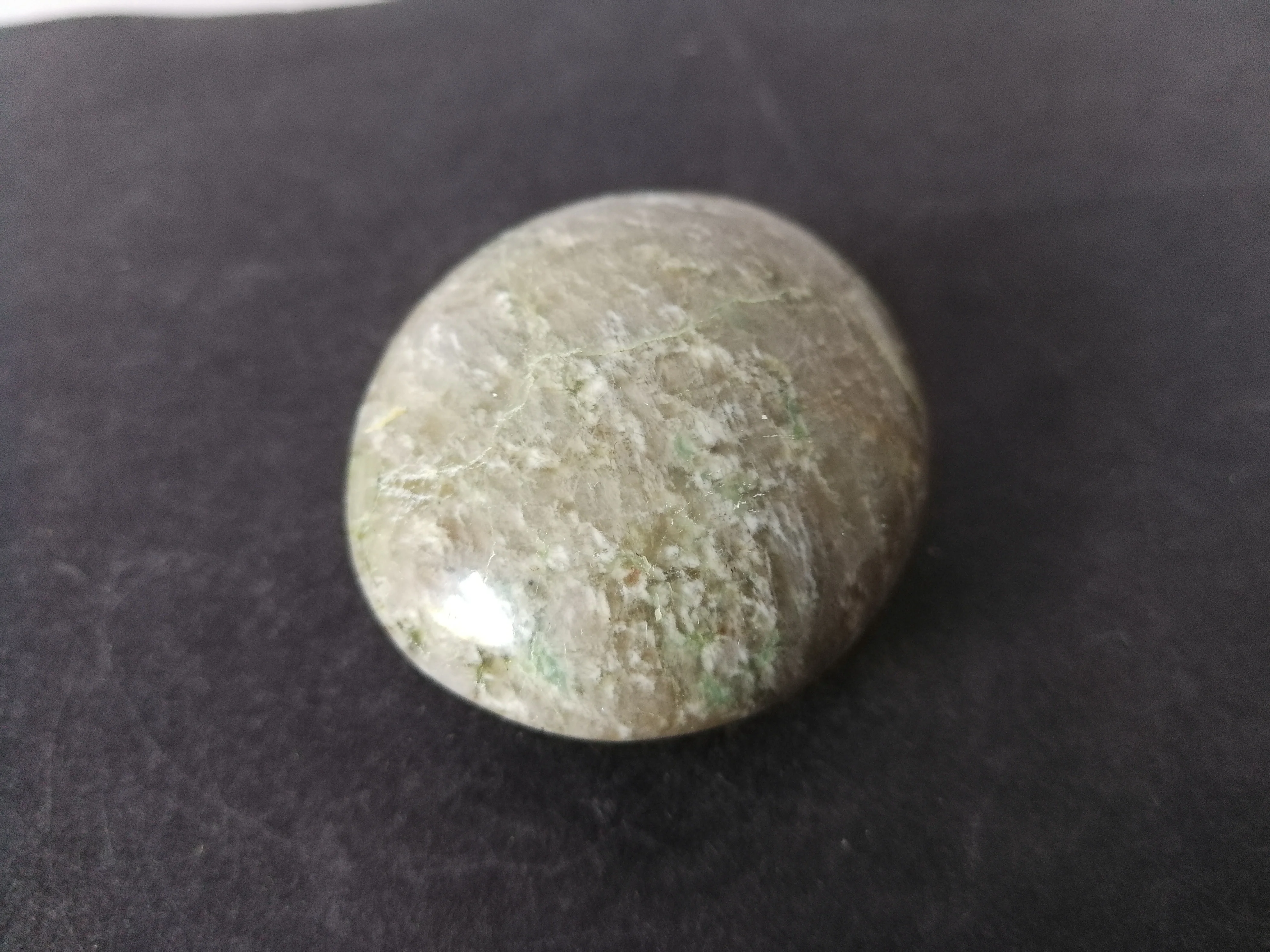 56.0gNatural green Moonstone Worry Stone polished quartz crystal palm stone mineral specimen Reiki healing home decorati | Дом и сад