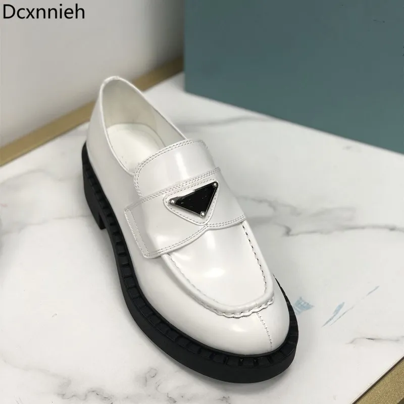 

New Metal Letter Decor Women Leather Shoes Round Toe British Style Shoe Thick Soles Shoes Pedal Loafers Brown Squared Heel Woman