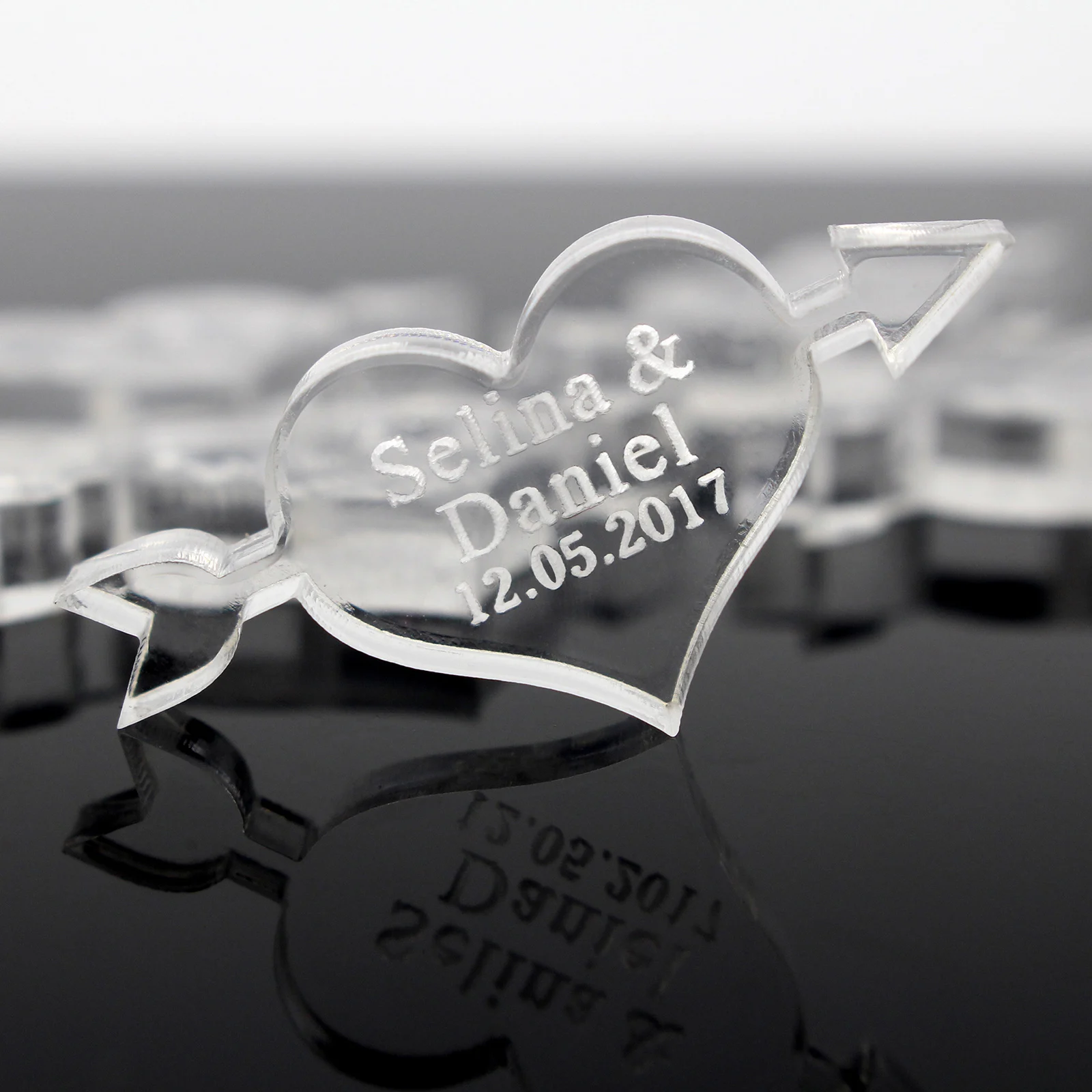 50Pcs 40mm*20 mm Personalized Engraved Mr &amp Mrs Surname Clear Acrylic Arrow Heart Wedding Party Table Centerpieces Decor | Дом и сад