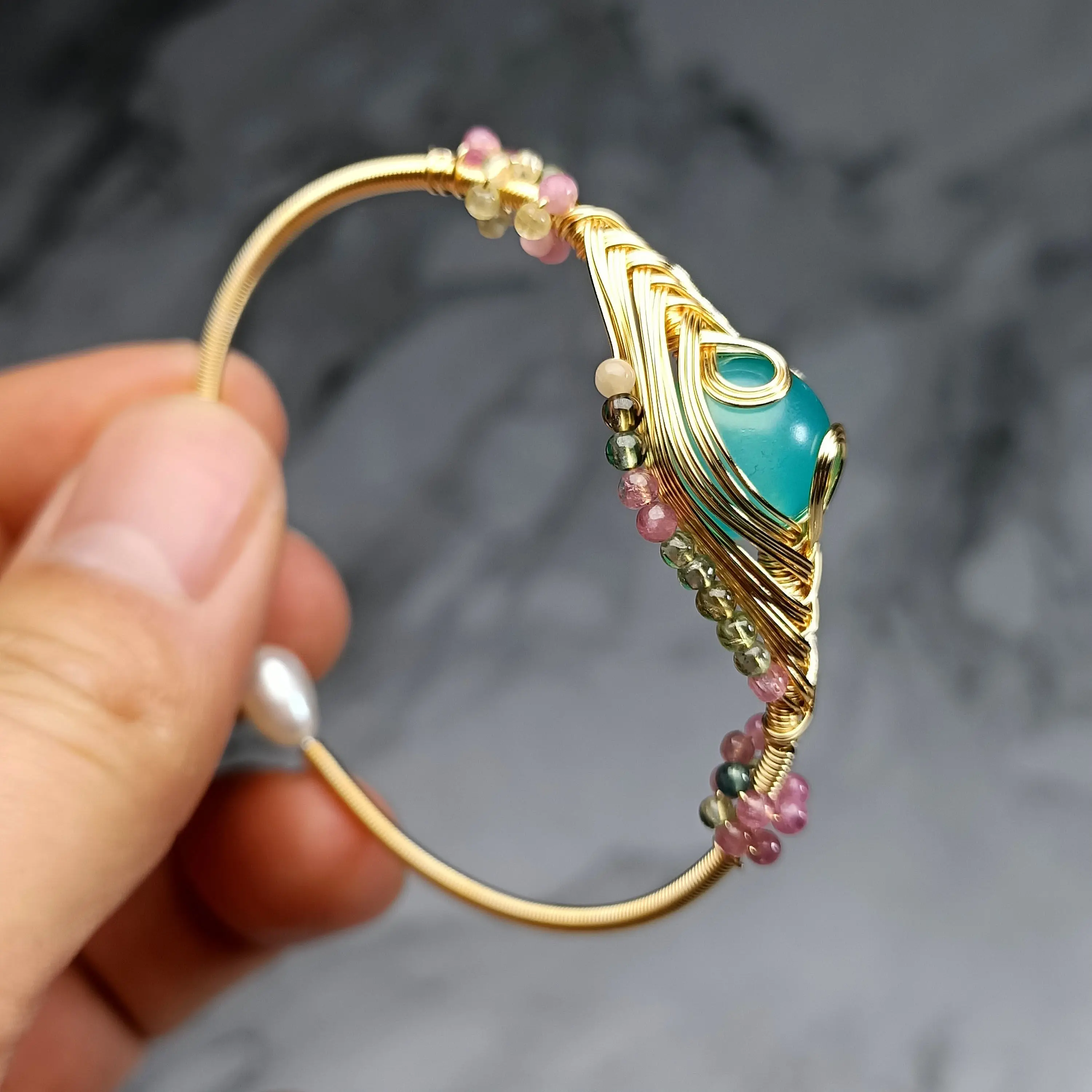 

Designer Luxury Charm Cuff Bracelet for Women Handmade Natural Green Rhinestone14K Gold Plated Bangle with Gift Box