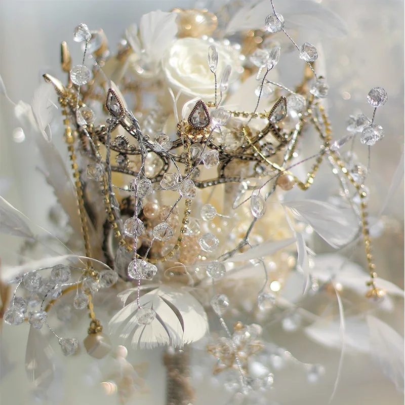 IFFO Bride Holding Flower Rose Crystal Bouquet Feather Pearl Crown Scepter Wedding Custom Handmade Luxury | Свадьбы и торжества