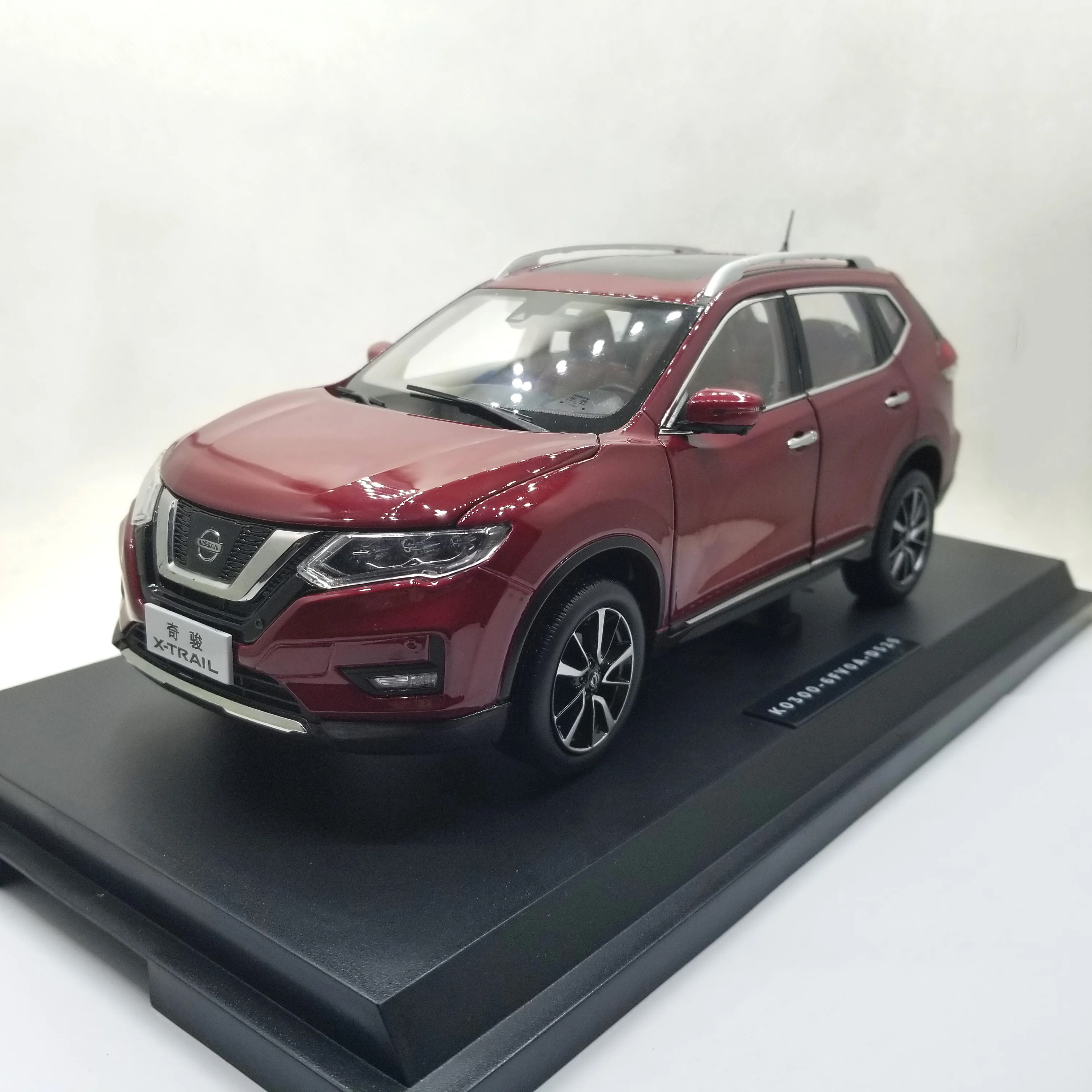 

Модель литая под давлением для Nissan X-trail Rogue 2018 Red SUV, игрушечная машинка из сплава, миниатюрные коллекционные подарки, лидер продаж, Xtrail X Trail
