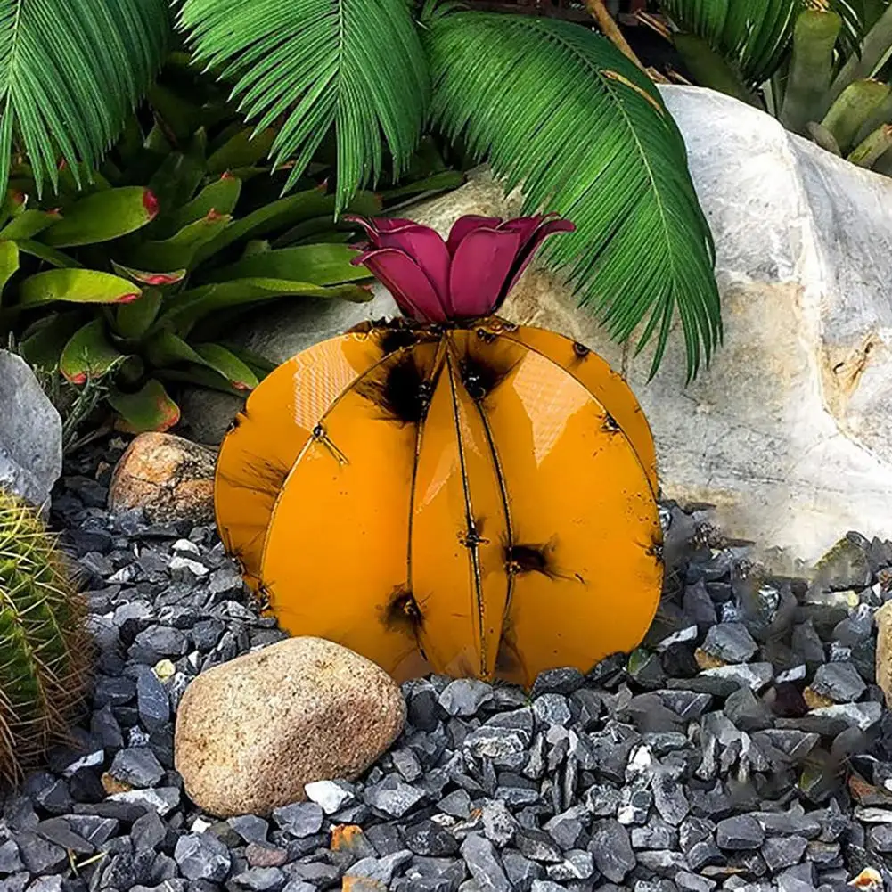 

Sculpture Cactus Shape Desktop Decoration Ornaments Metal Outdoor Yard Stakes Figurine for Garden