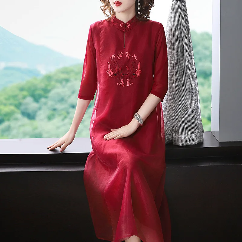 

China wine red women's 2021 new stand collar embroidered loose dress