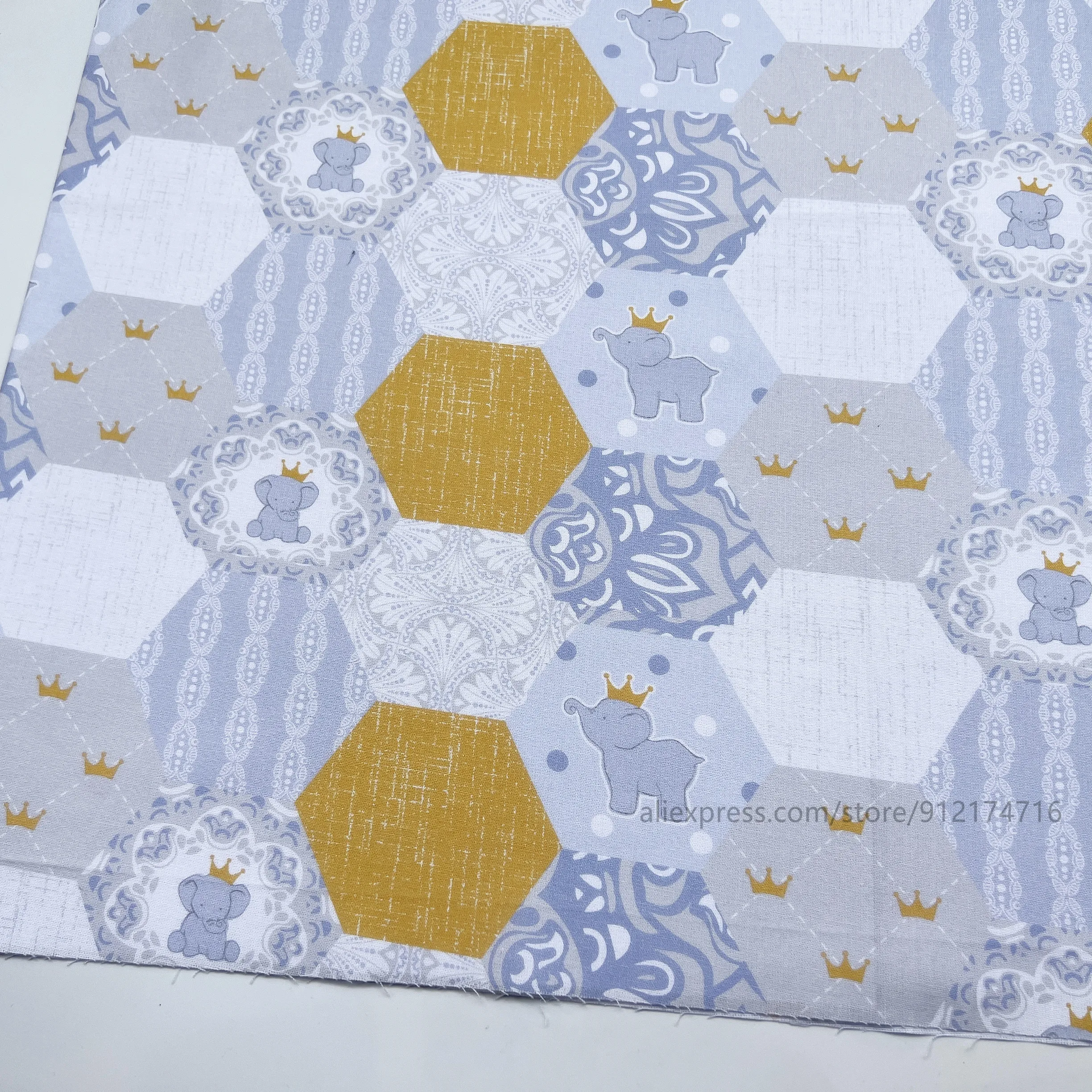 Хлопковая ткань в стиле пэчворк с изображением милого слона 50x110 см детский