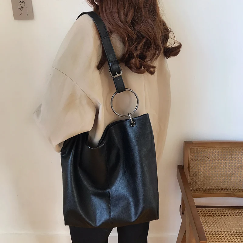 

Designer Chic Metal Strap Handabgs Luxury Spft Pu Leather Crossbody Bag Big Purse Casual Large Capacity Tote Women Shoulder Bags