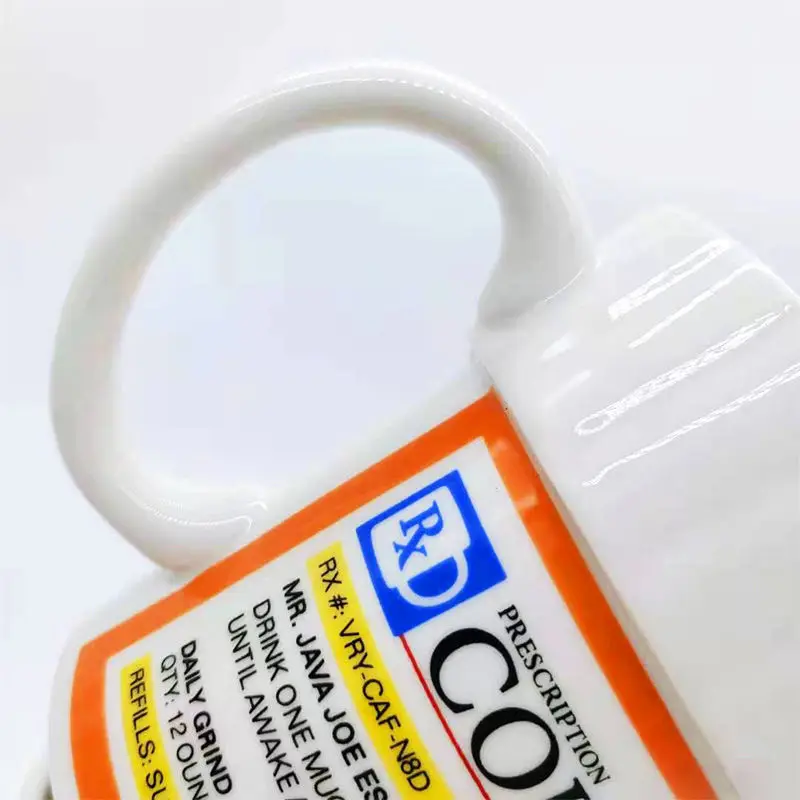 Керамическая чашка объемом 350 мл в виде бутылки с рецептом для таблеток, персонализированная для друзей в качестве забавного подарка.