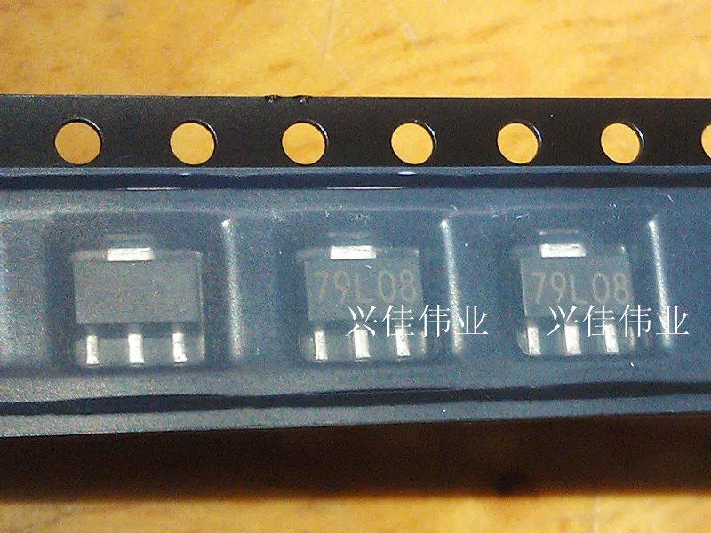 

Оригинал 20 шт./79L08 CJ79L08 SOT89 8V