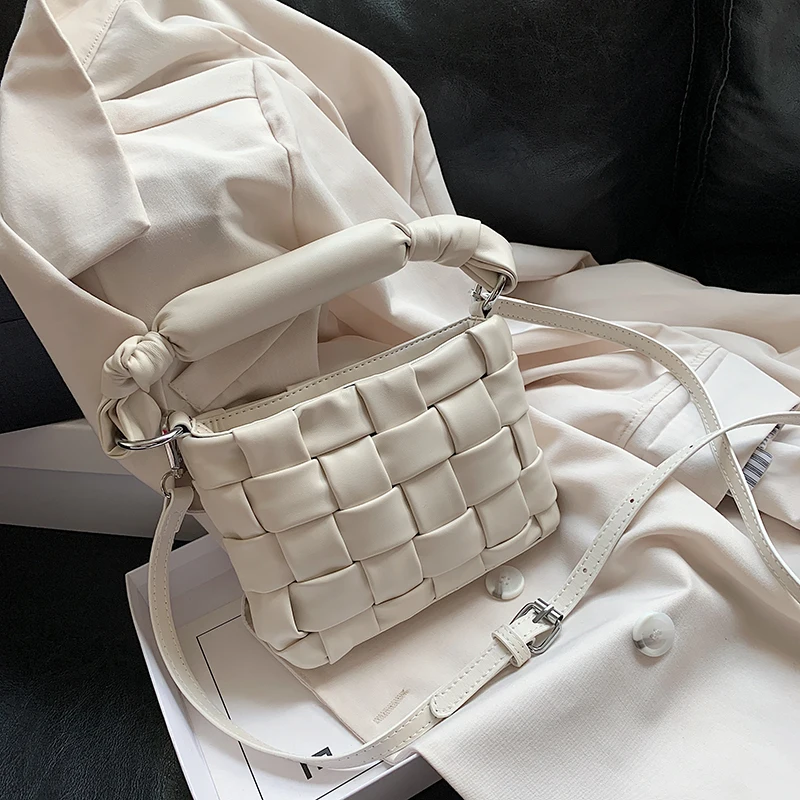 Дизайнерские плетеные мини сумки через плечо из искусственной кожи для женщин 2021