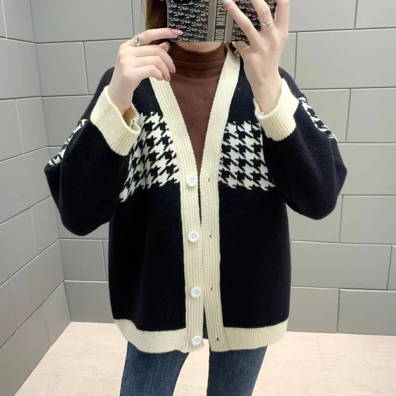 

Women Knitted Cardigans Sweater 2021 Fashion Autumn Long Sleeve Loose Coat Casual Button Thick V Neck Solid Female Tops Sweater