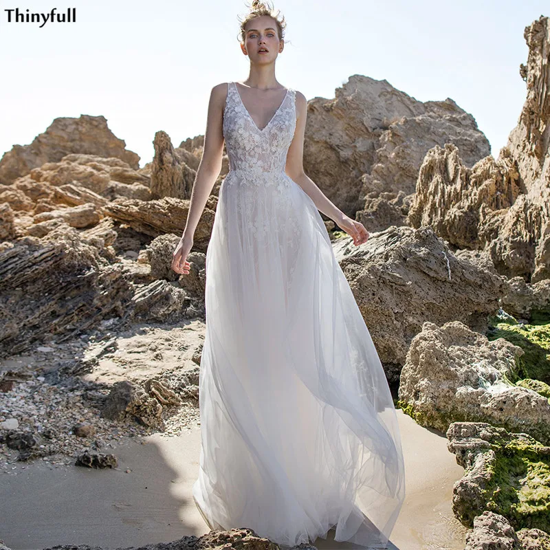 

Thinyfull, пляжные свадебные платья 2021, кружевные аппликаторы, эффектные женские платья-трапеции из фатина с V-образным вырезом и открытой спино...