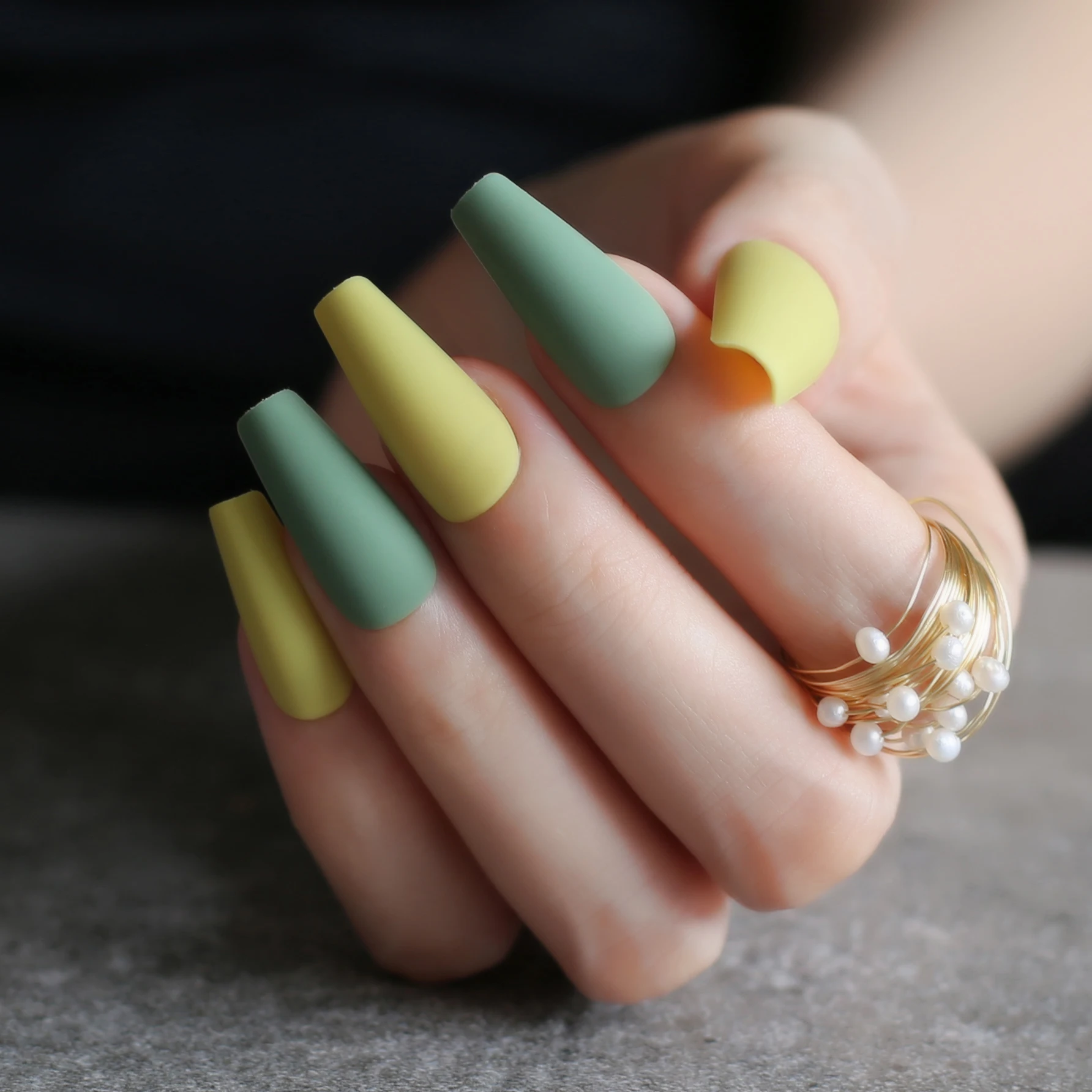 Длинные накладные ногти для балетного салона желтые мятно зеленые в гробу