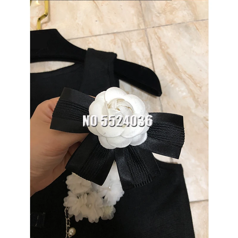 

Women Highend 2021 Designer Knitted Bow Vest Sweater Fashion Round Neck Sleeveless Pearl Chain Embroid Soild Sweater Vest