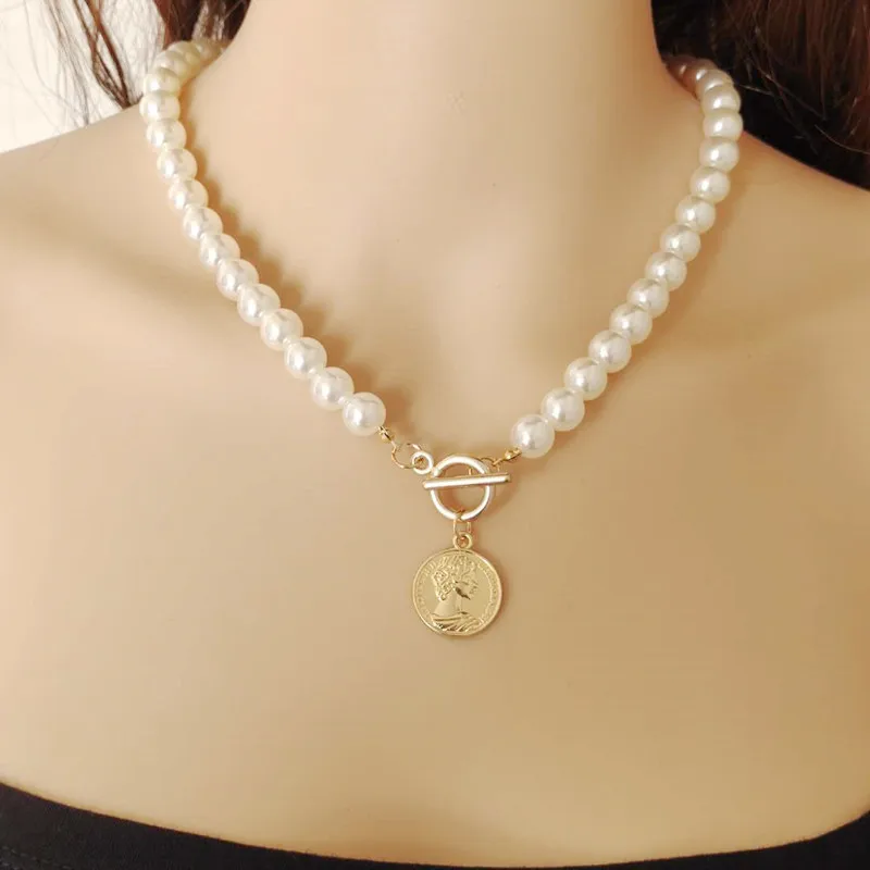 

Trendy Simple Queen Pearls Pendant Necklaces For Women Fashion Beads Linked Circle Necklaces Women's Beaded Chain Choker Jewelry
