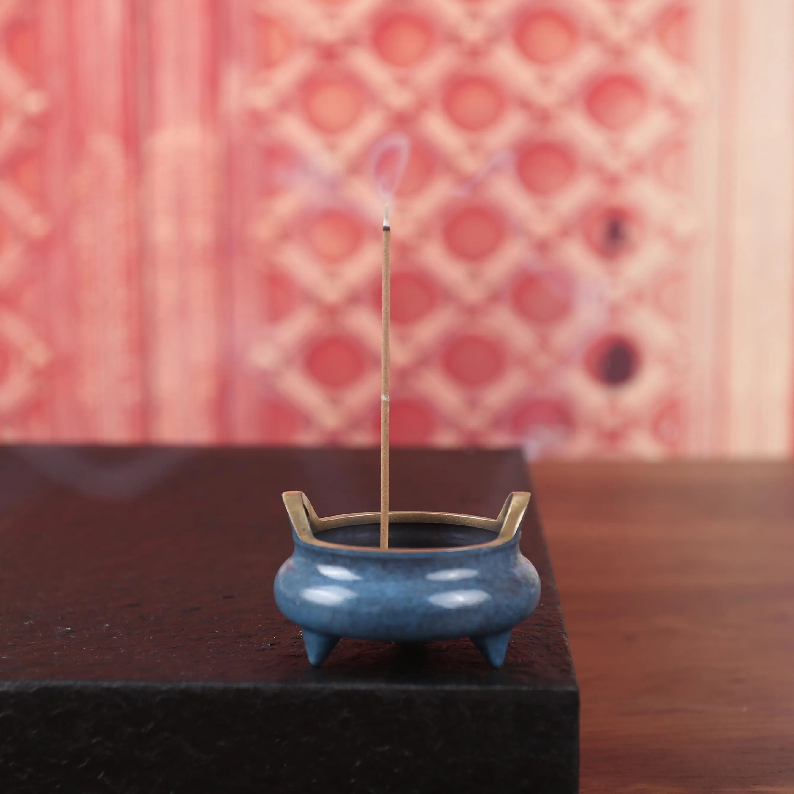 

Blue burning three legged double ear pure copper incense burner indoor dedicated to sandalwood stove tea ceremony ornaments