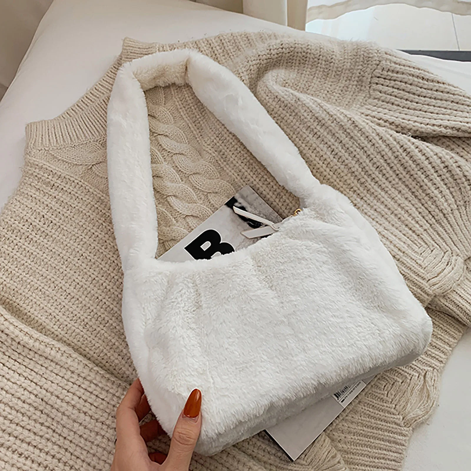 

MAIOUMY Underarm Bags Fashion Solid Color Shoulder Bags Plush Handbags Elegant Female Handbags Casual Faux Fur Crossbody Bags