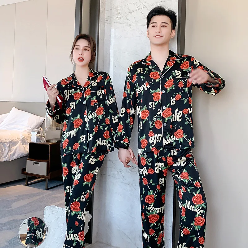 

Couple's new home dress rose print comfortably and gently lapel pajamas