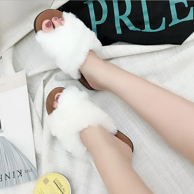 Сезон осень-зима Теплые шлепанцы с перекрестным мехом Милые плюшевые тапочки на