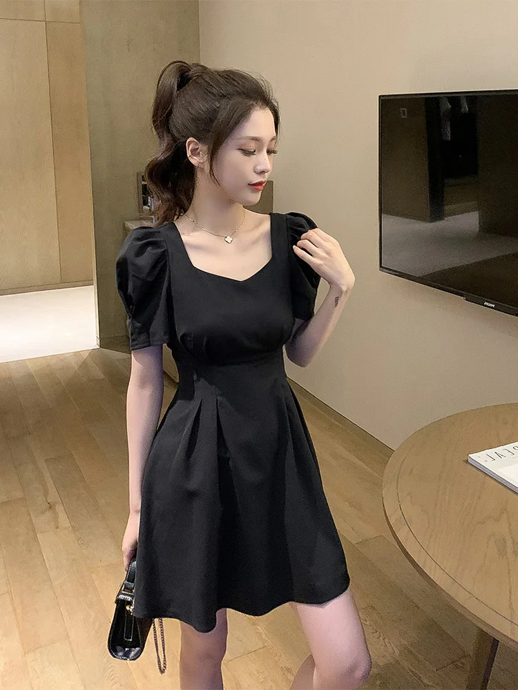 Женское Короткое платье в стиле Хепберн черное с квадратным вырезом и пышными
