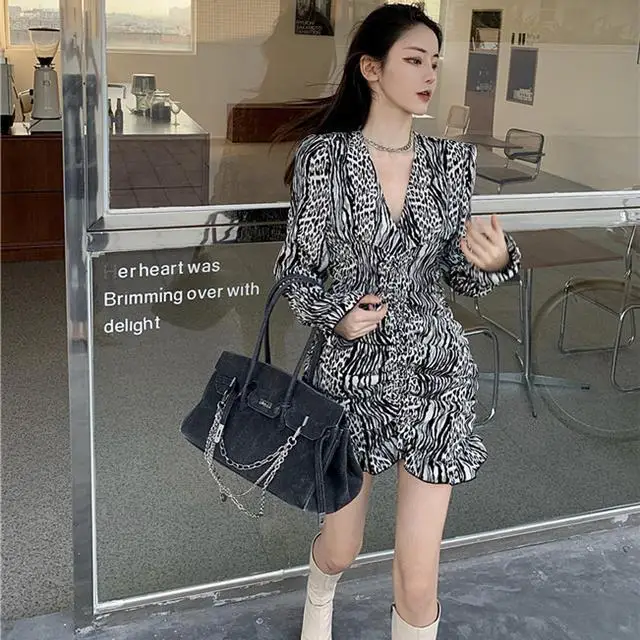 

2021 sexy bag buttocks zebra leopard long sleeve dress base skirt female fishtail skirt student new style spring and summer