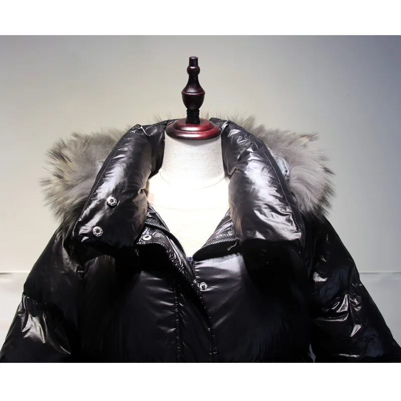 Женский длинный пуховик с капюшоном зимний большого размера меховым воротником