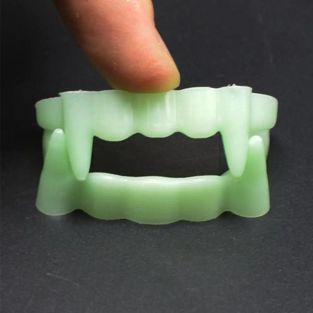 

20pcs Halloween Braces Luminous Festival Toys Novelty Tooth Funny Funny Cosplay Glow Giveaways Safety Lights Party Supplies P5J6