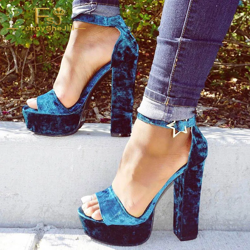 Синие босоножки на высоком каблуке и платформе с блочным каблуком ремешком