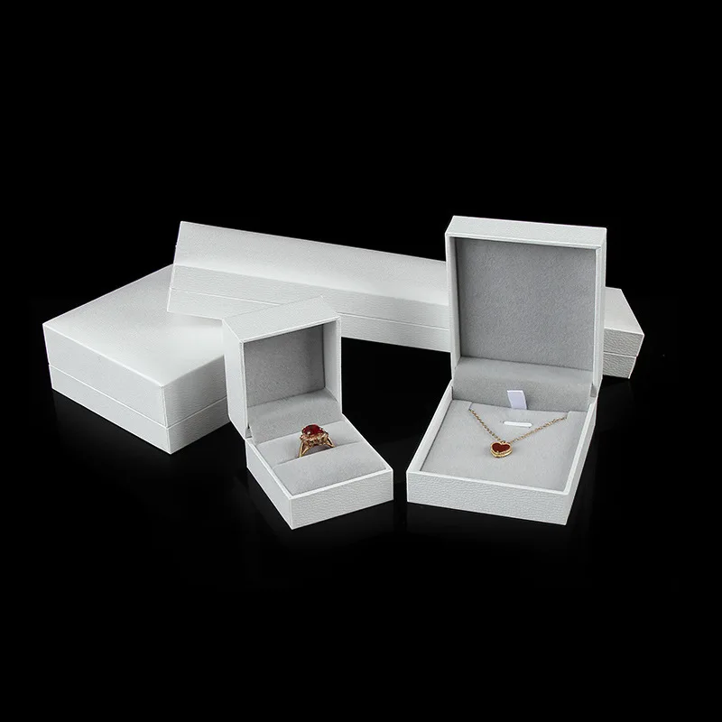 

Качественная белая полиуретановая Подарочная коробка для колец, ювелирных изделий, магазинов, упаковочная коробка, подвеска, ожерелье, бра...