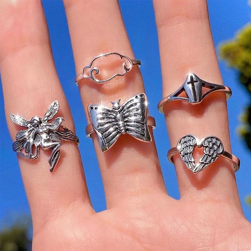 

Женское кольцо-цепочка с цветами и змеей