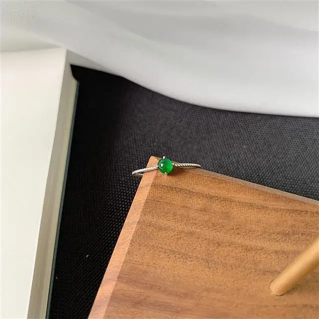 

Exquisite Small and Simple S925 Sterling Silver High Bingyang Green Chalcedony Egg Noodles All-Match Ring