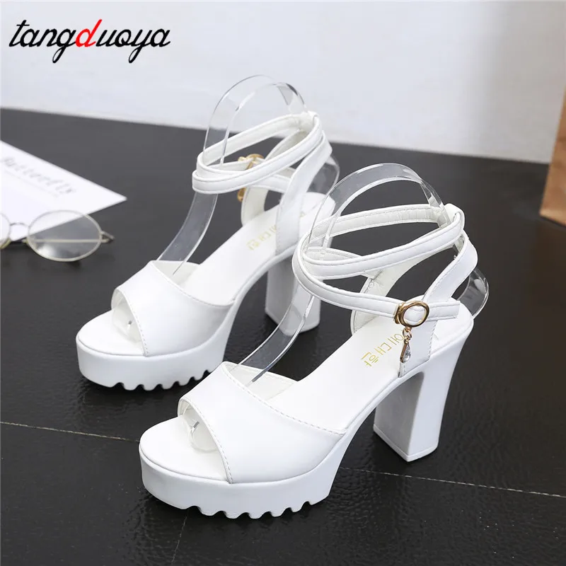 Босоножки на квадратном каблуке женские босоножки со стразами однотонная