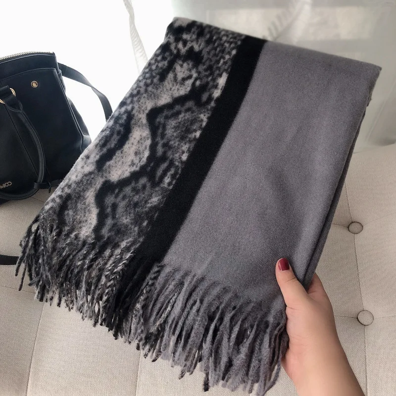 

Ol snake scarf women's winter Korean imitation cashmere super warm scarf,Tassel color matching super imitation cashmere shawl