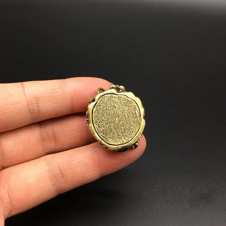 

Collectable Chinese Brass Carved Animal Three feet Golden Toad Exquisite Small Pendant Statues