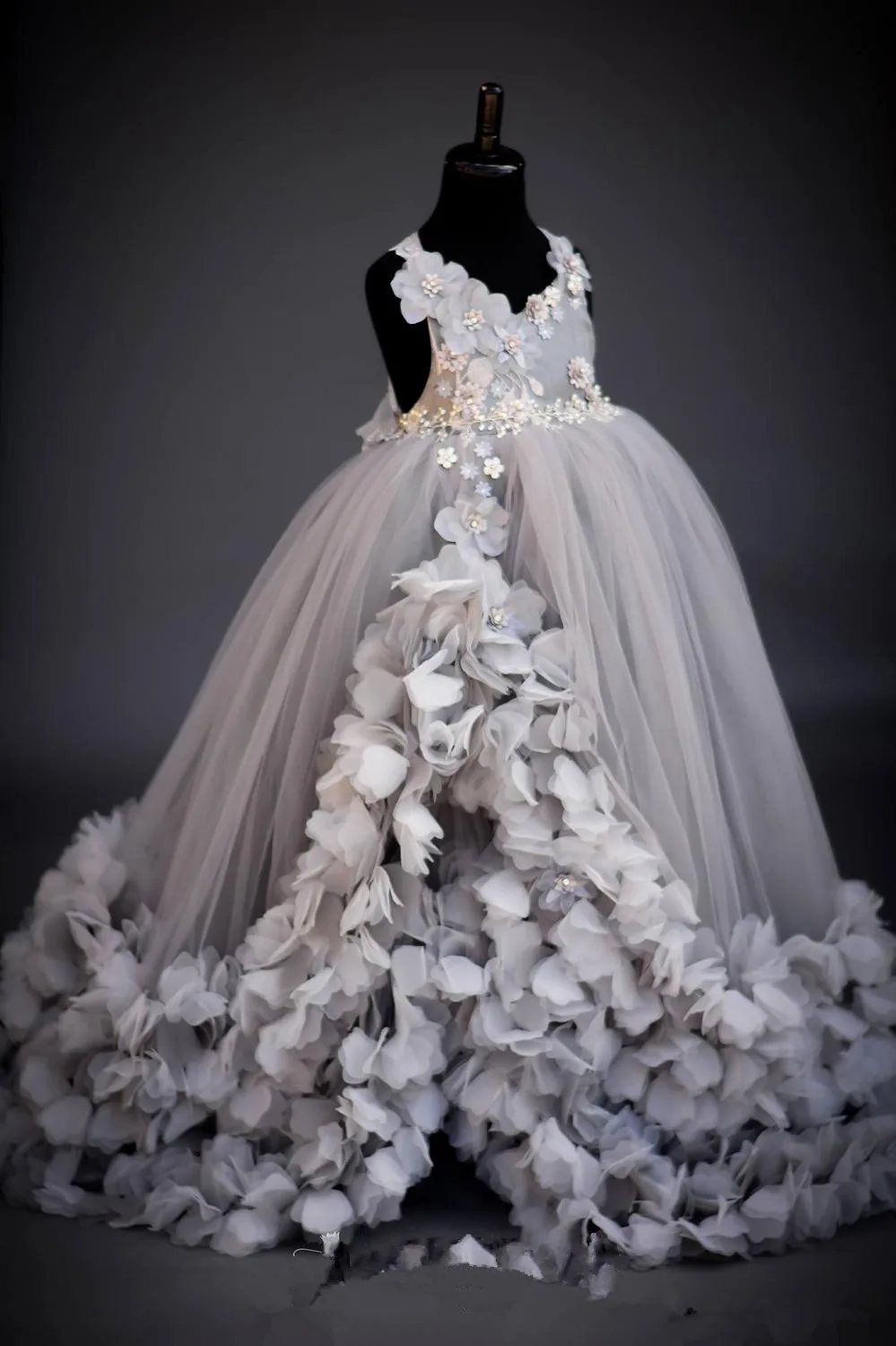 Серое бальное платье с бусинами для девочек пышные платья V образным вырезом Цветочное Тюлевое до пола 3D