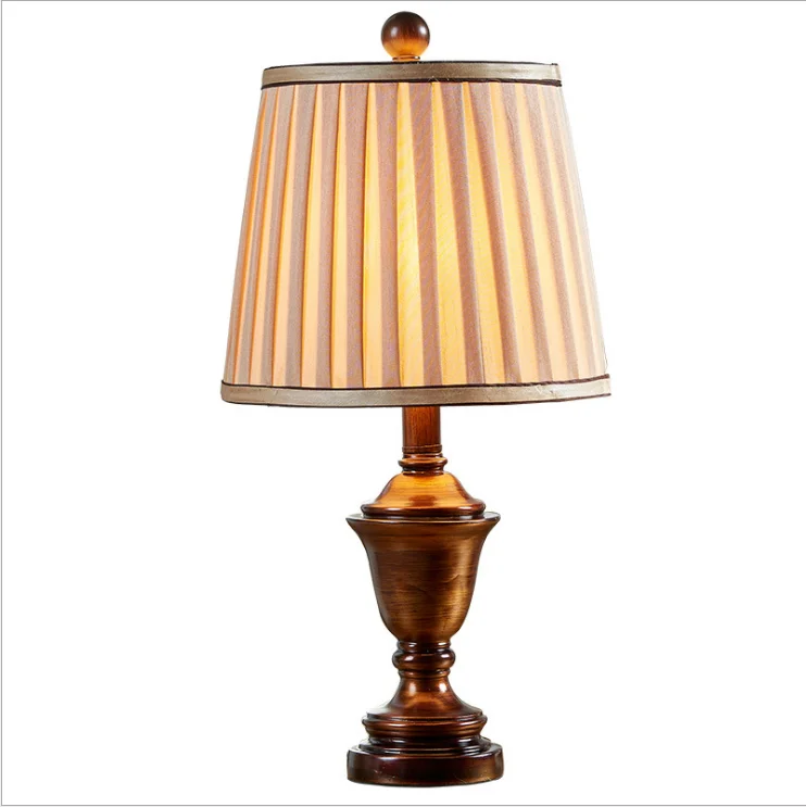 Европейские ретро коричневые полимерные художественные настольные лампы