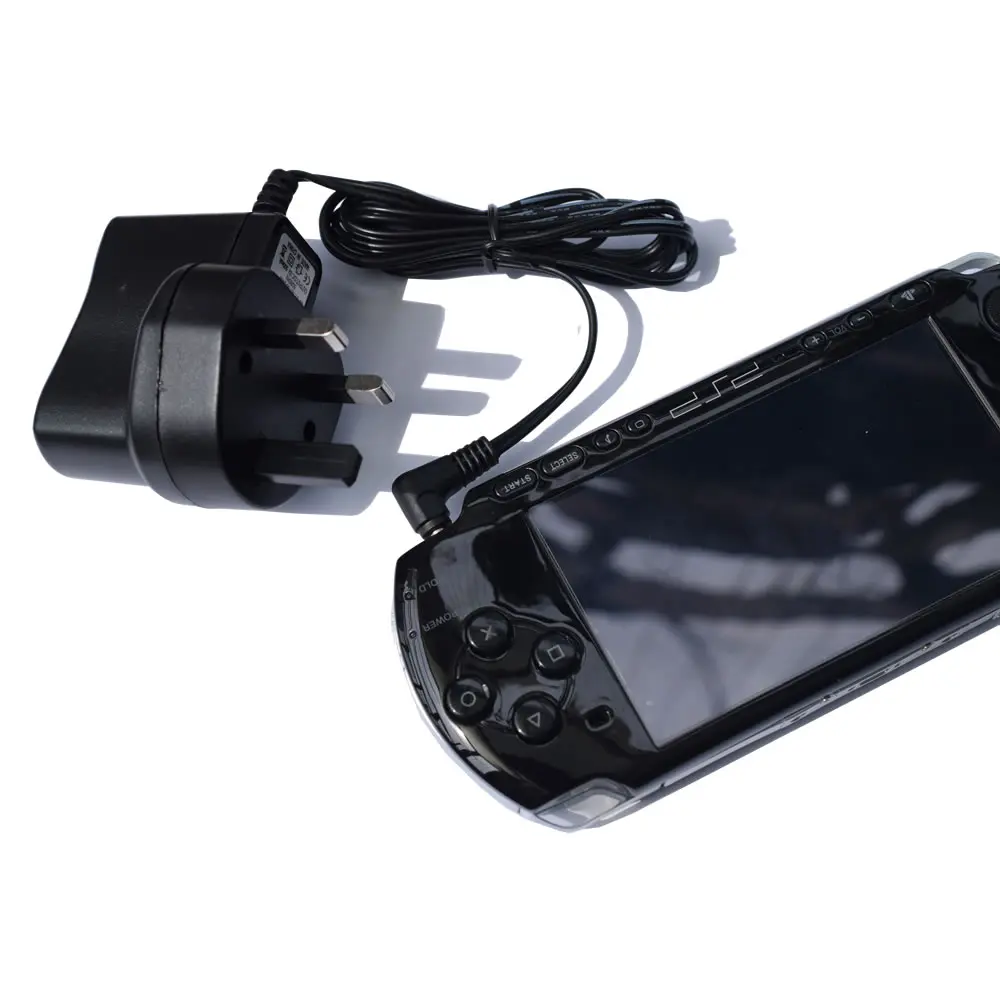 2 аккумулятора + Сетевое зарядное устройство стандарта Великобритании для Sony PSP