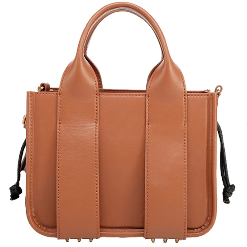 

Star Zhao Liying Chinese Restaurant with Small CK Portable Ladies Bag