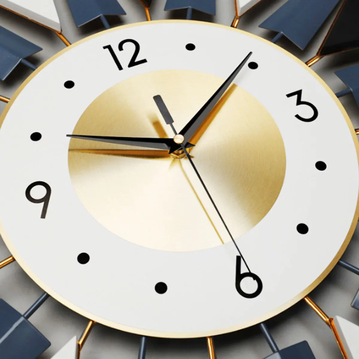 

Metal Diamonds Flower Wall Clock Luxury Diamond Large Modern Design Wall Clock Home Decoration Living Room Clock 65CM 25inch