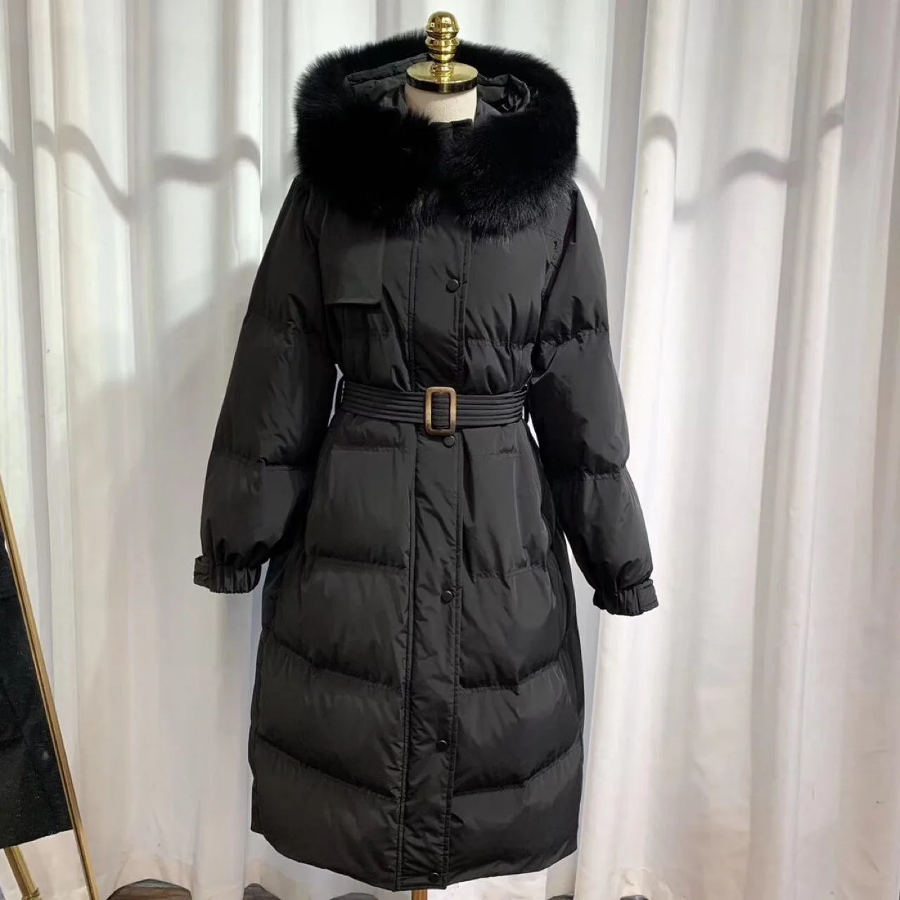 

Пуховик женский длинный тепловой узкий на 90% пуху белой утки